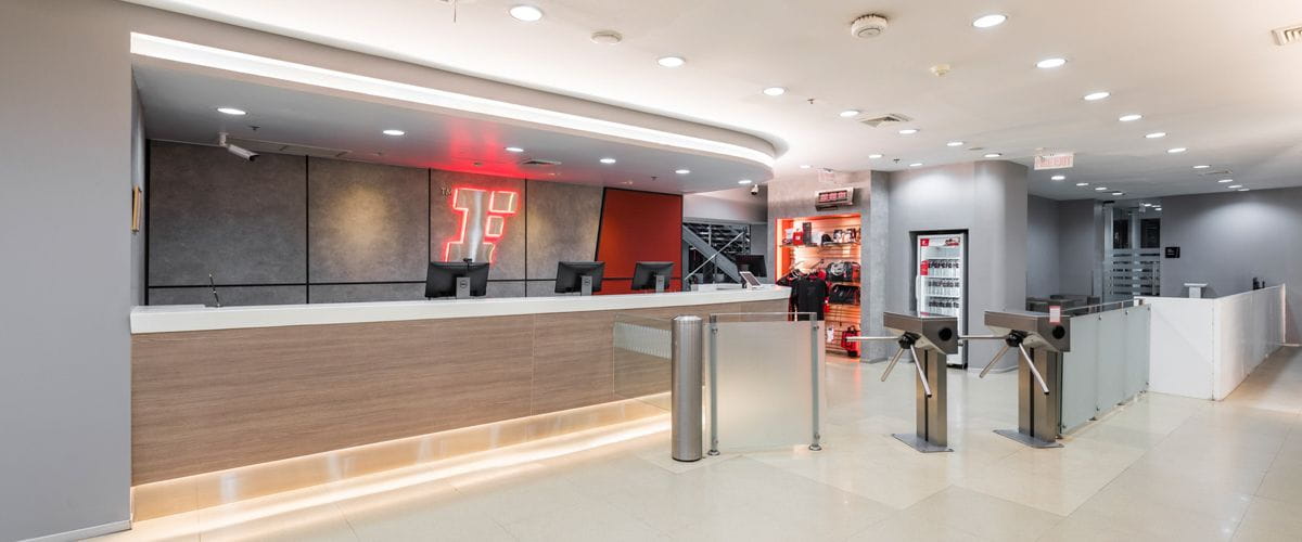 fitness-first-the-mall-ngamwongwan-front-desk
